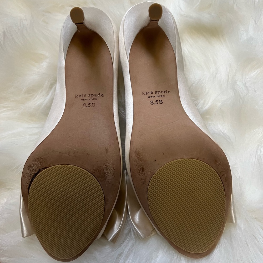 Kate Spade Satin Cream Bow Heels - Picture 4 of 14